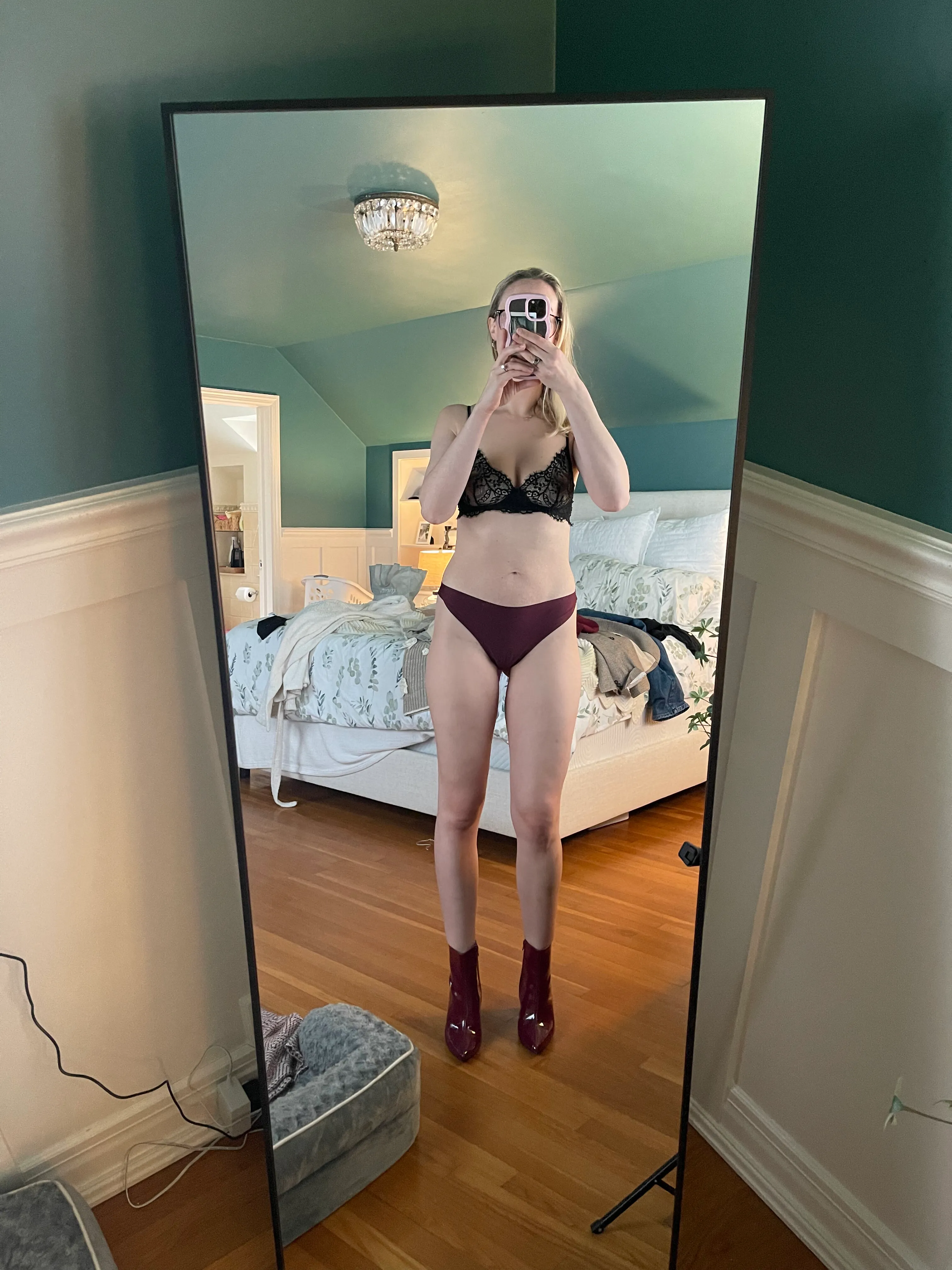 Melinda Godel, Lace Bra and Boots
