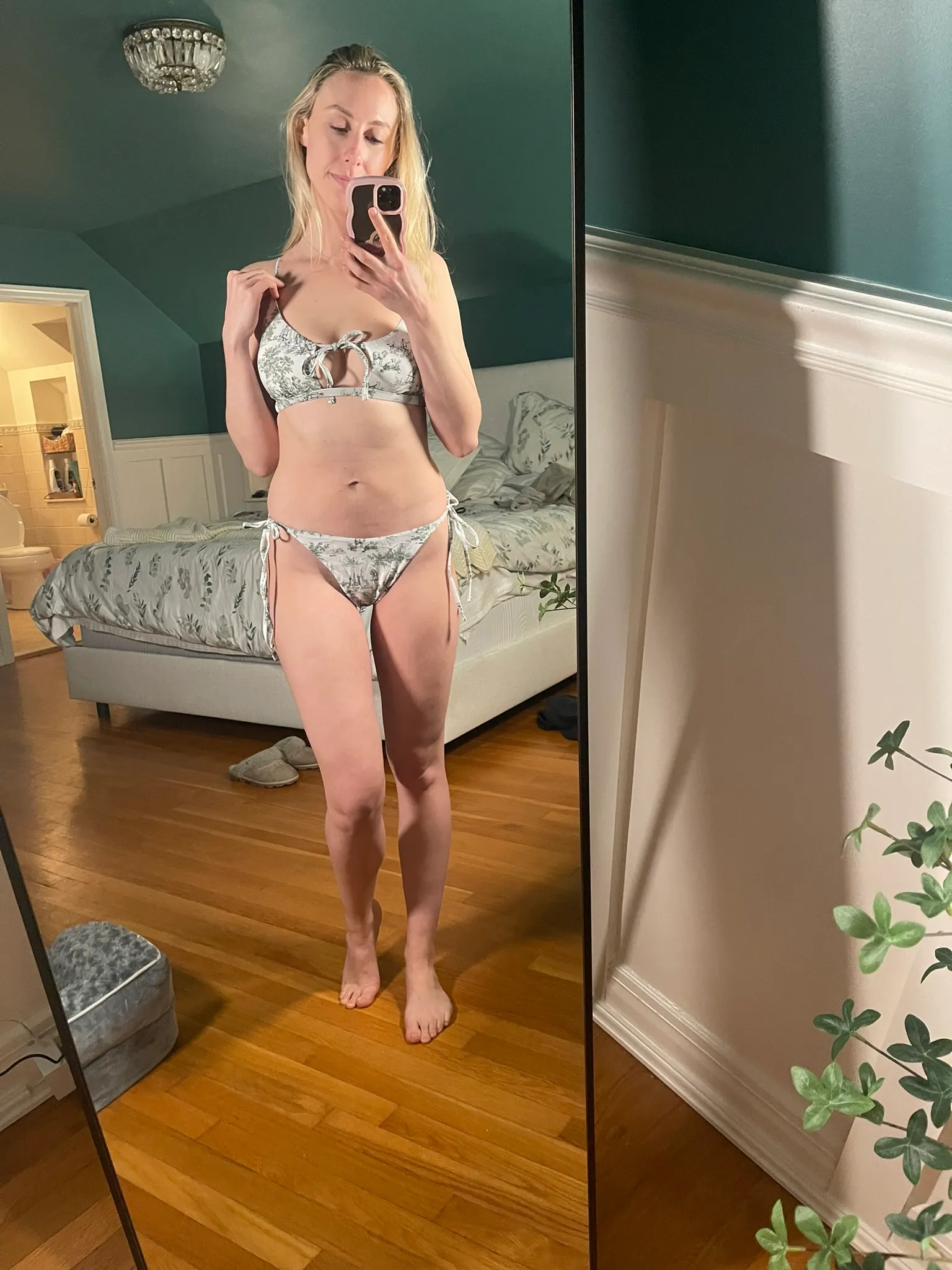 Melinda Godel, Bikini Ties and Phone
