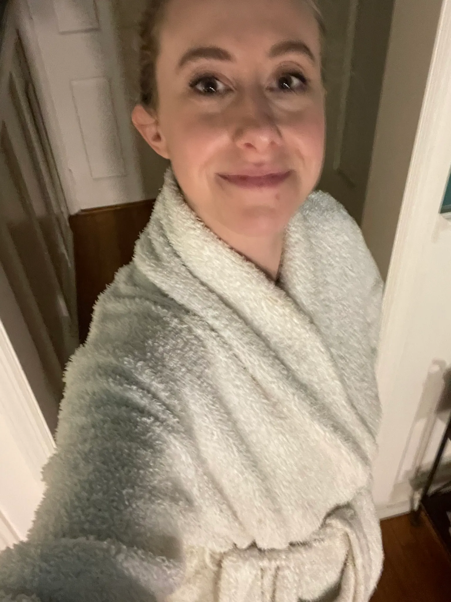 Melinda Godel, Robe and a Smirk