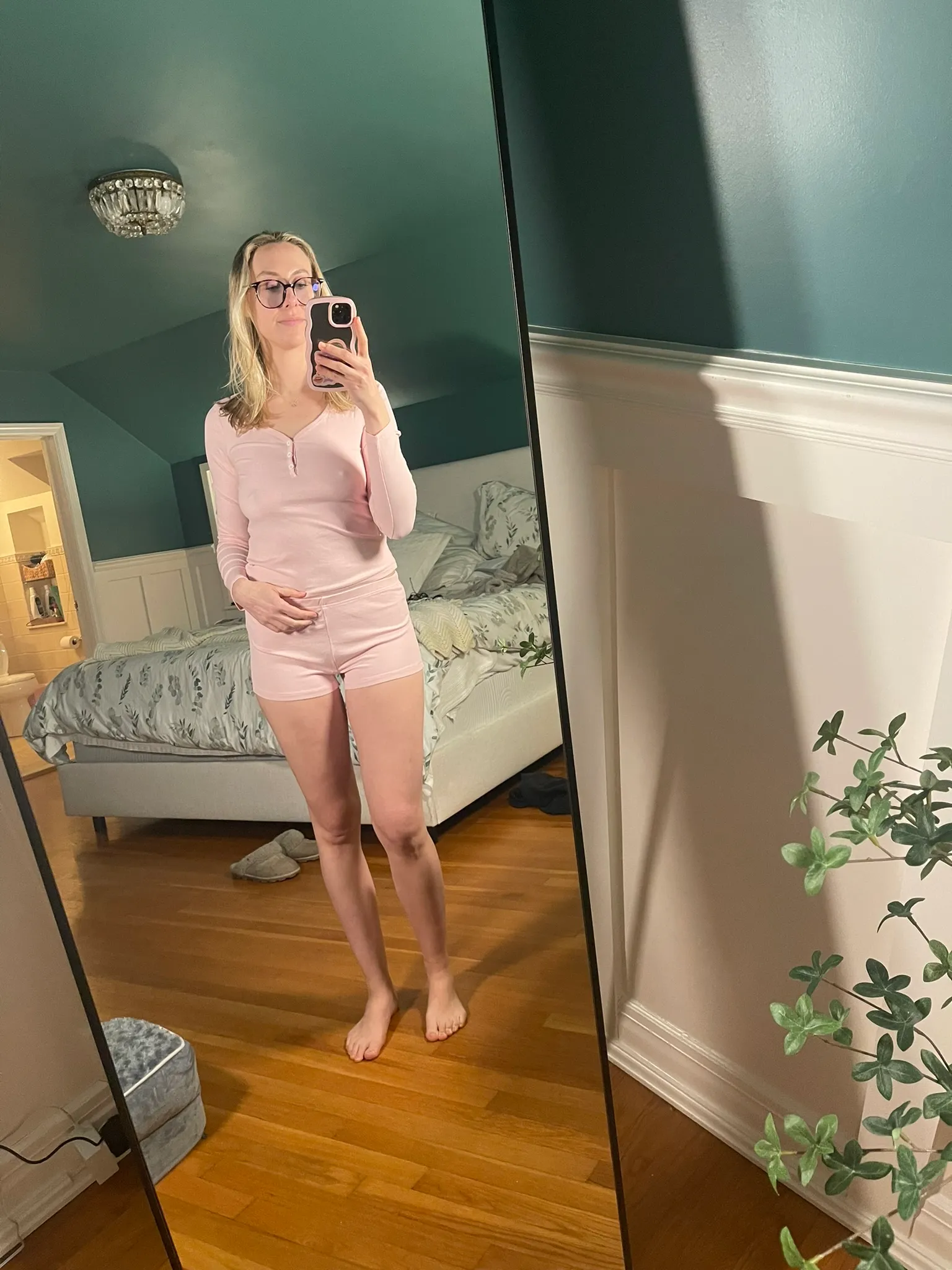Melinda Godel, Pale Pink Lounge Set