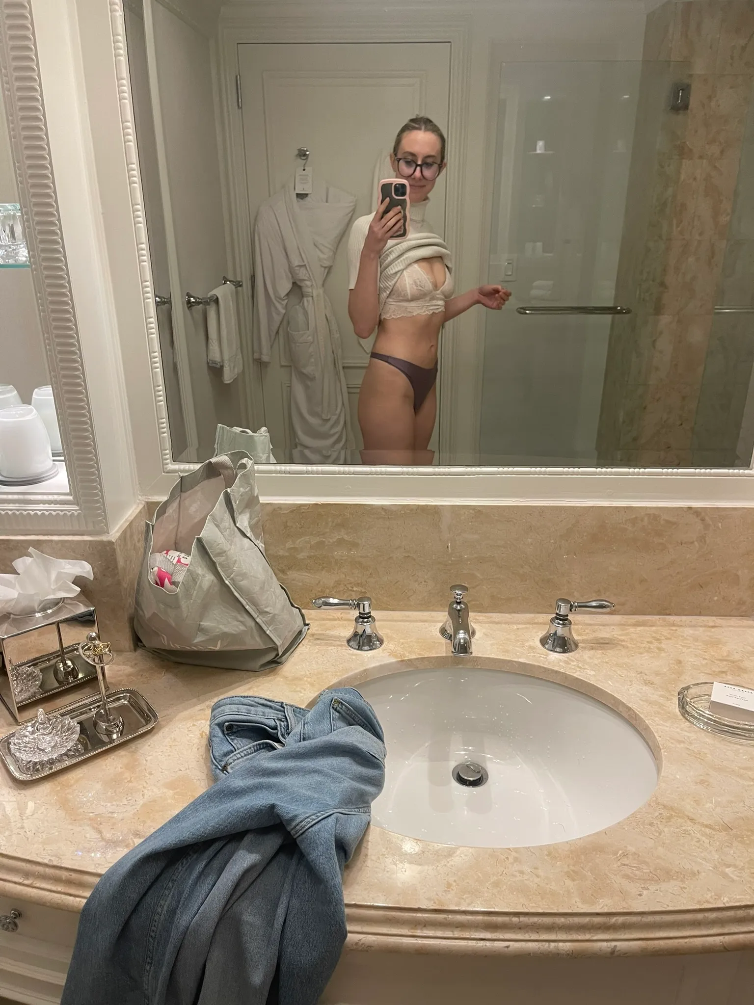 Melinda Godel, Jeans on the Sink