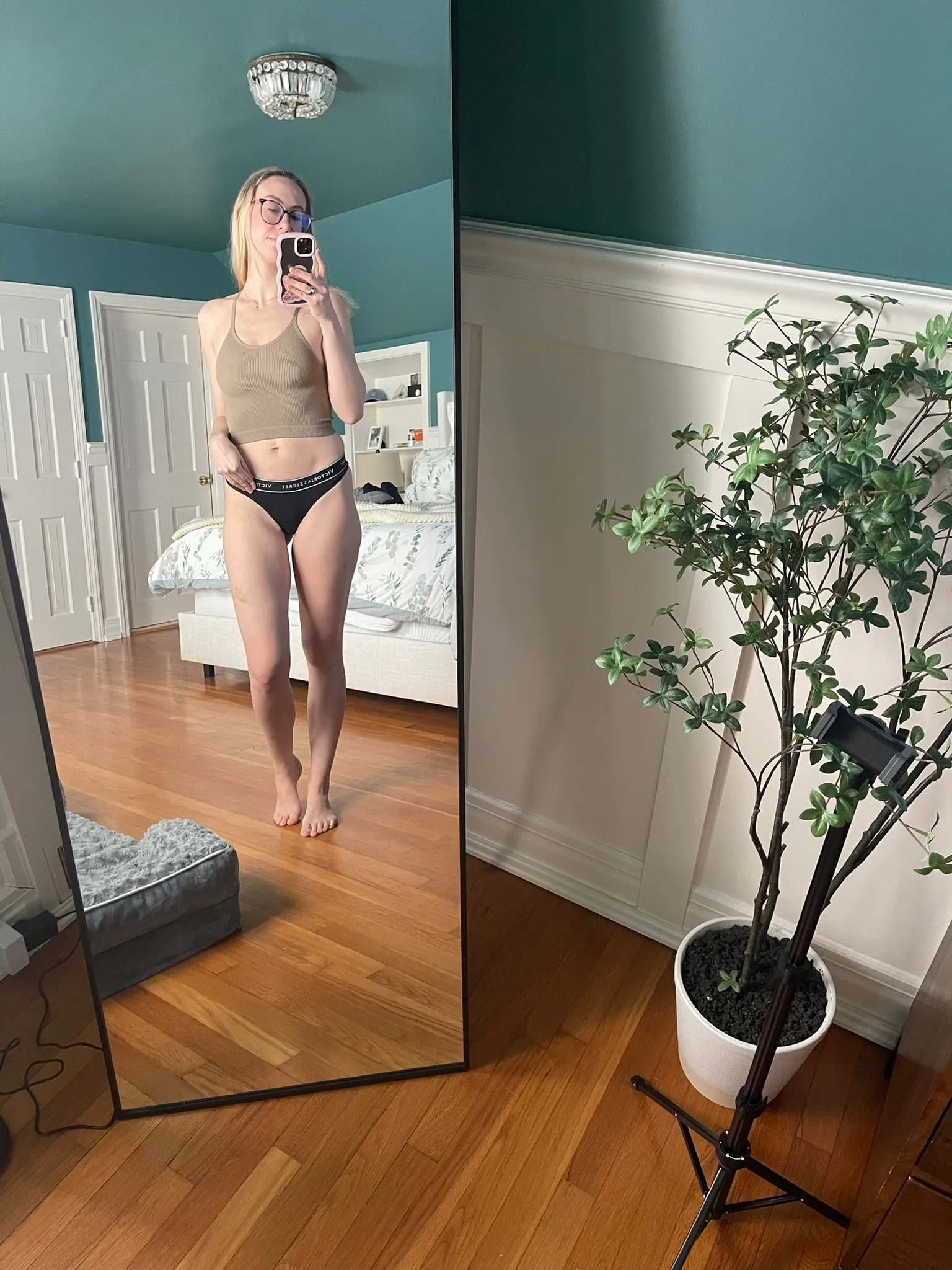 Melinda Godel, Waistband and a Crop